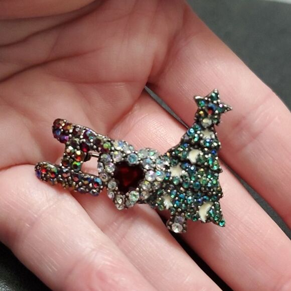 Laila Rowe I heart Christmas brooch - Picture 1 of 8